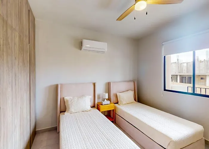 Gorgeous Dog-friendly With Balcony, Open Layout, Heated Pool, & Ac